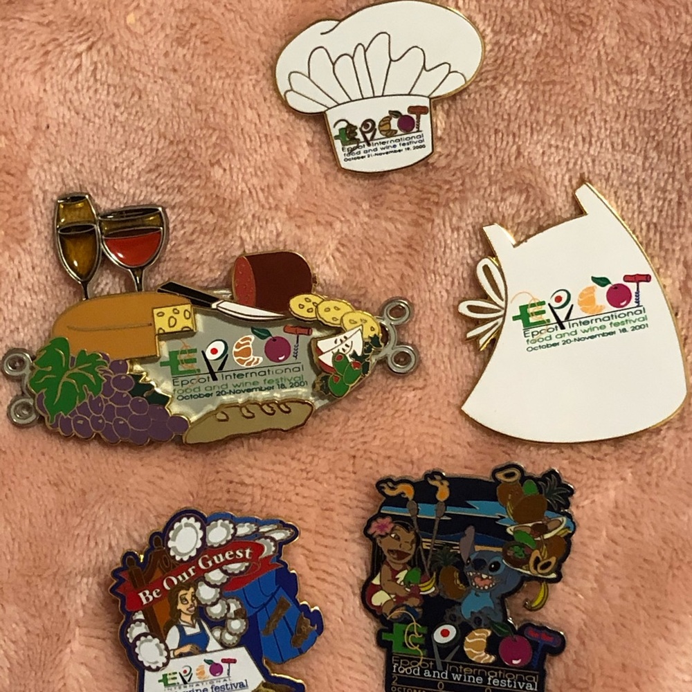 Disney Pin Set✨